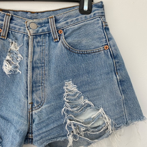 Vintage Levi’s 501 denim shorts size 28 (fits like 24/25) - Picture 3 of 9